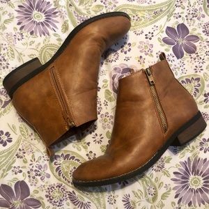 Size 8 women’s booties
